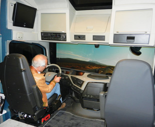 From the improved driver’s seat, the driver has a better view of the road, not least of all due to the increase in the cab’s usable window area and the innovative rear-view mirror design.