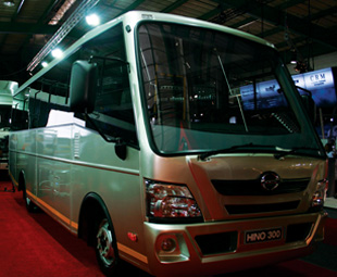  The new Hino 300-series bus has been jointly developed with Busmark 2000.