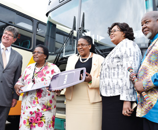 MAN Truck & Bus MD, Geoff du Plessis, hands over the key to Buscor’s Nora Fakude-Nkuna, with Minister of Transport Dipuo Peters, MEC for Public Works and Transport DG Nhlengethwa and Kgosi Mokwena.
