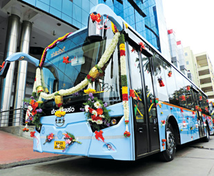 UD celebrates the first SLF city bus to enter trial operation in Bangalore.
