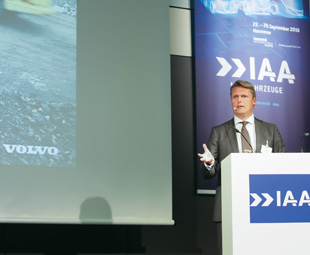 Håkan Karlsson, senior vice president of Volvo, said that the transport industry is experiencing a paradigm shift. He believes that three areas will drive the change: connectivity, automation and electromobility.